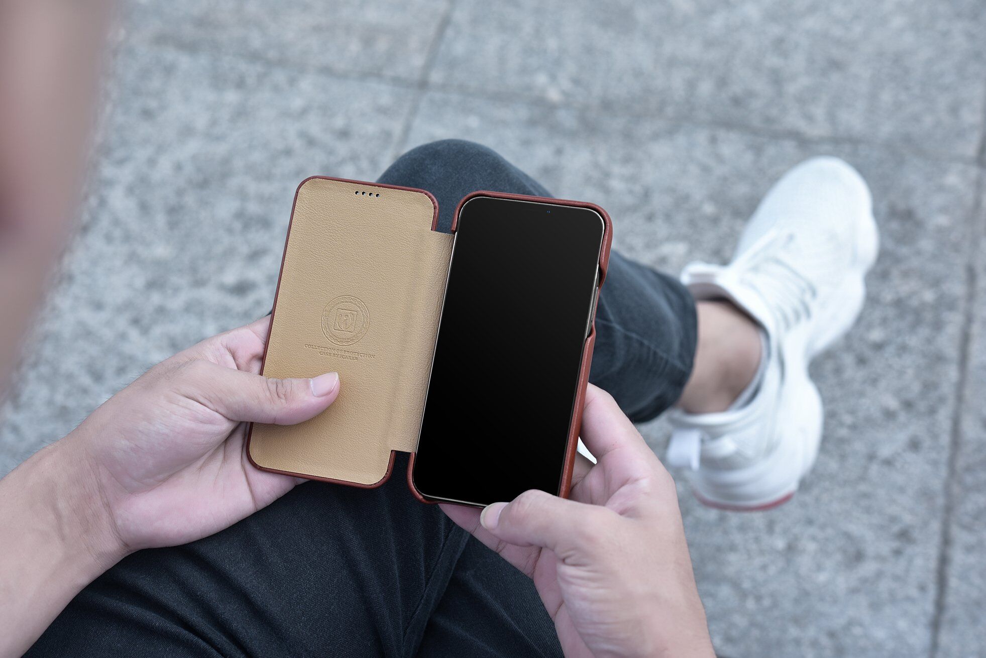 Icarer кожен флип калъф за iPhone 11 - цвят какао