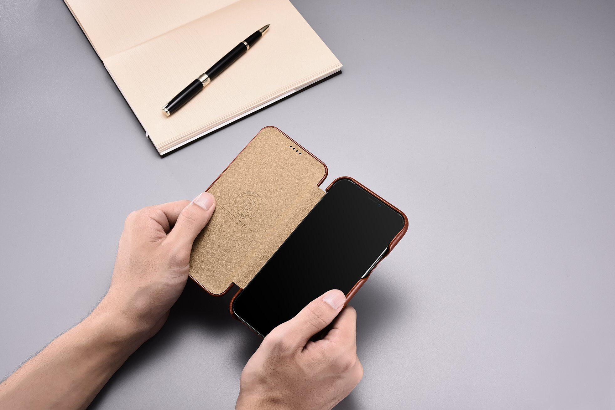 Icarer кожен флип калъф за iPhone 11 - цвят какао