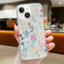 Блестящ прозрачен капак за iPhone 15 - цъфнала поляна